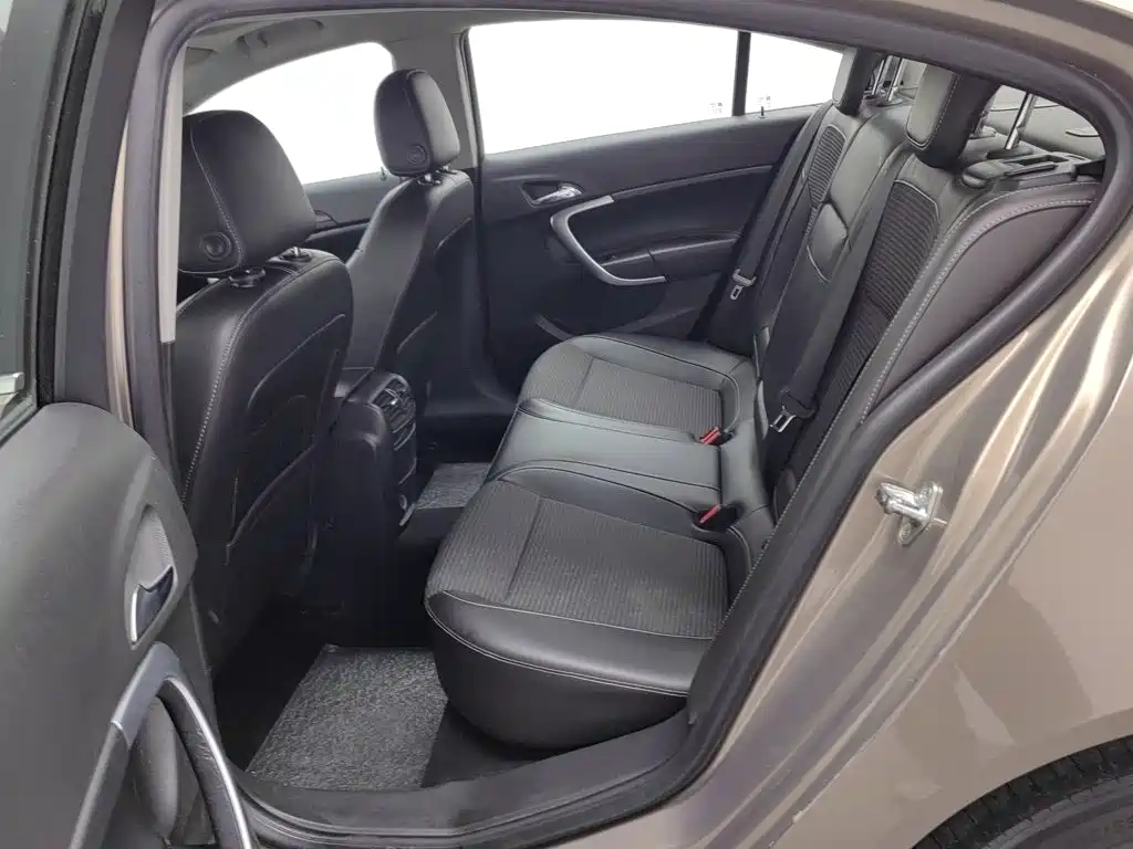 Photo 15 - Buick Regal