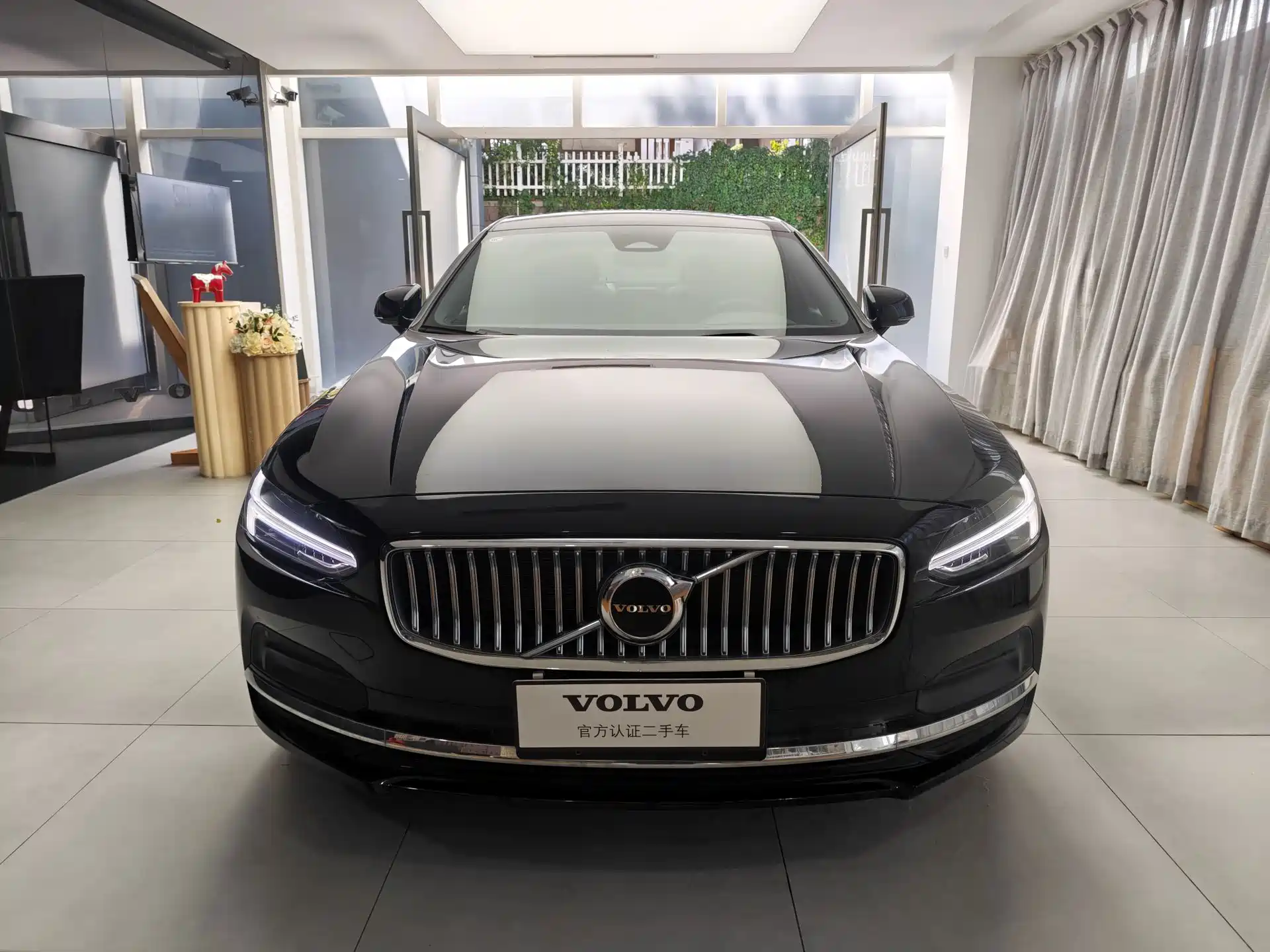 Фото 2 - Volvo S90