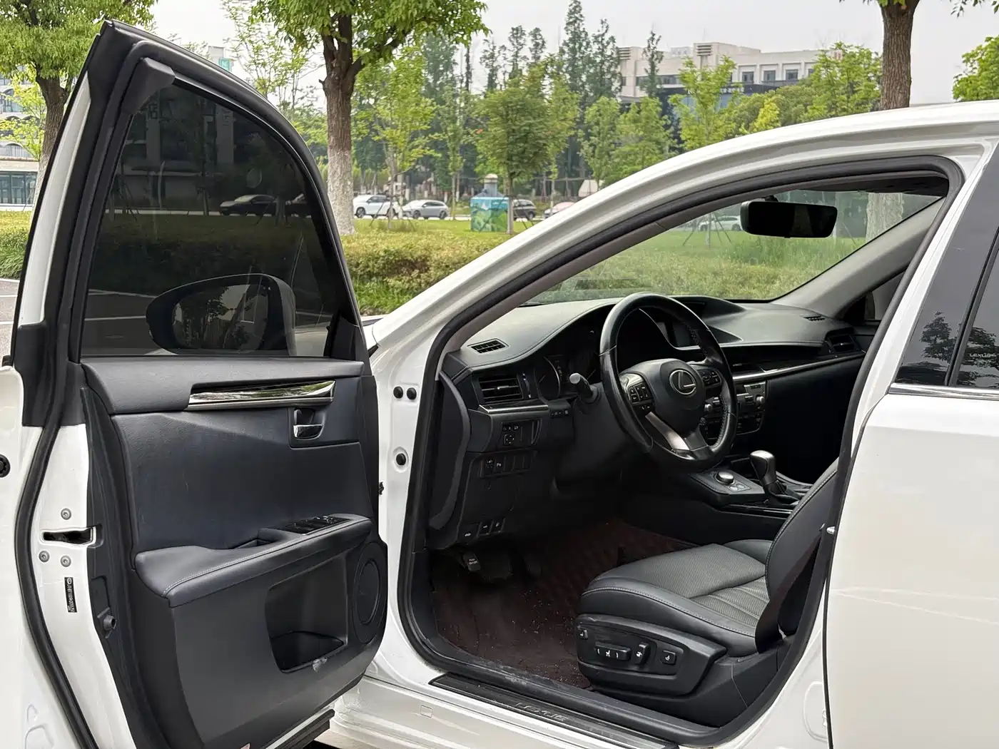 Lexus ES 2015 200 Elite Edition фото 8