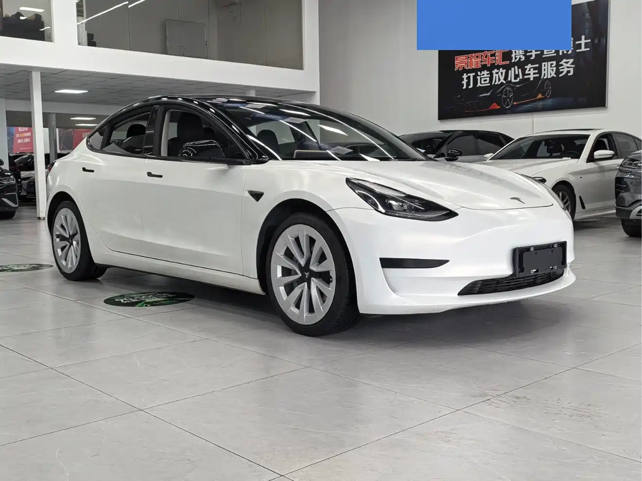 TESLA MODEL 3