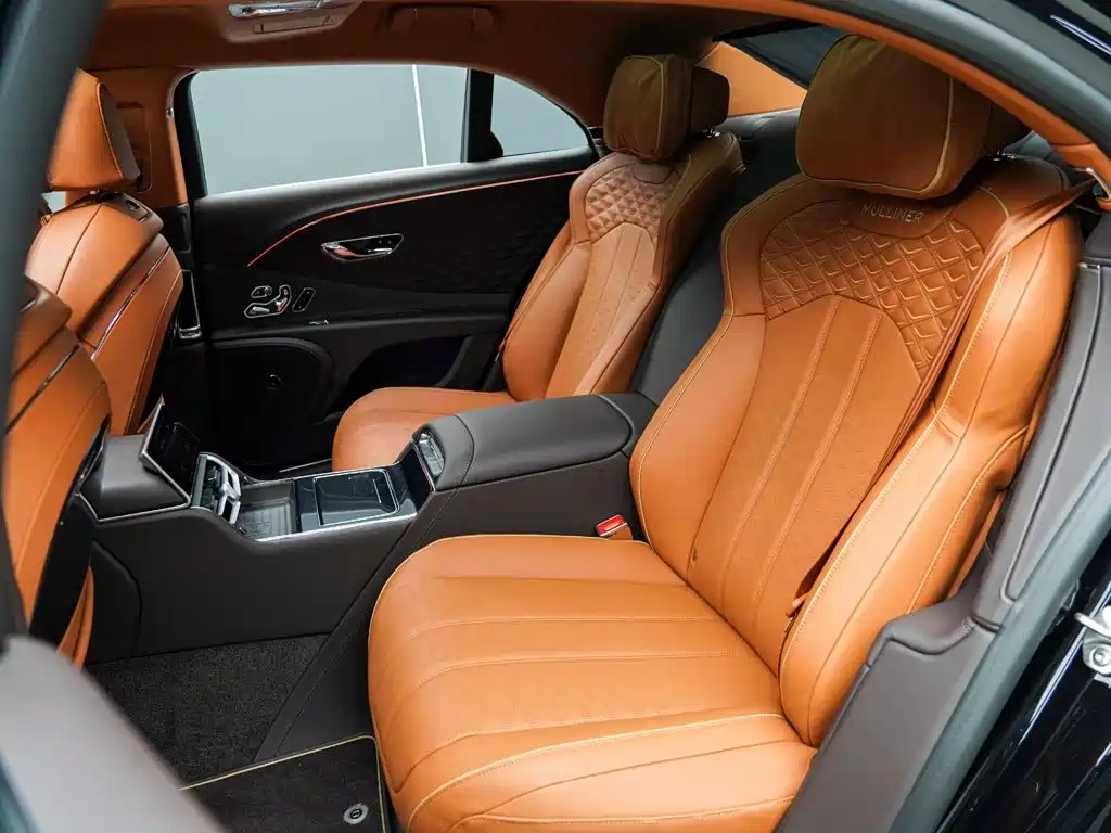 Bentley Flying Spur Plug-in Hybrid 2026 2025 Model Year 4.0T V8 Mulliner