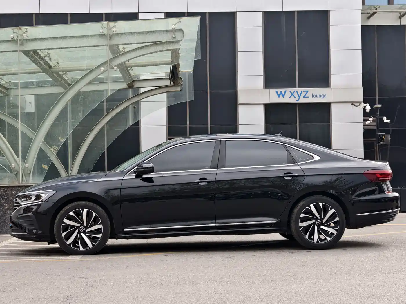 Volkswagen Passat 2025 Outstanding 330TSI Elite Edition фото 3