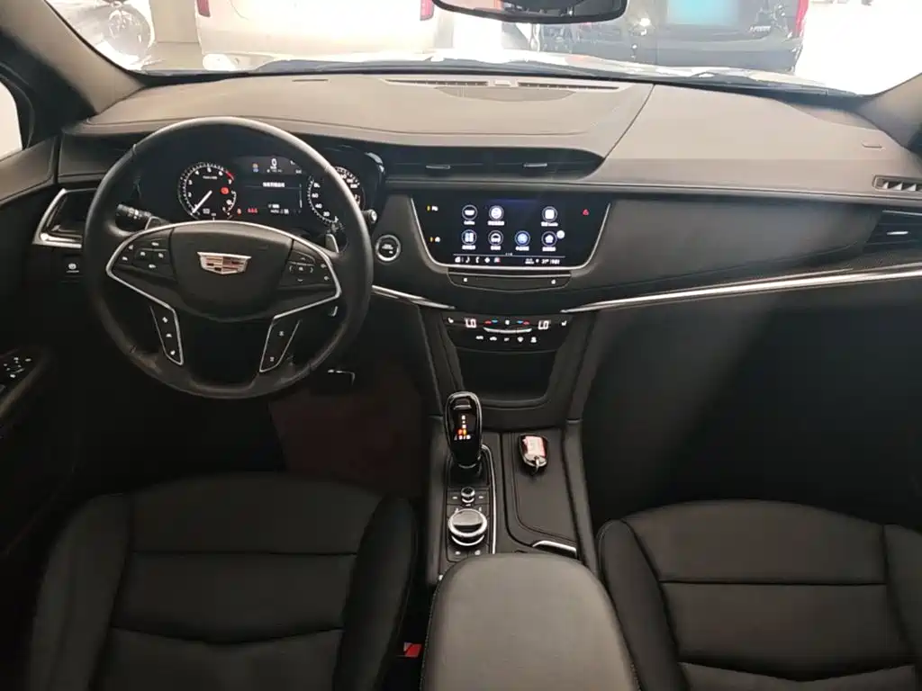 Photo 10 - Cadillac XT5