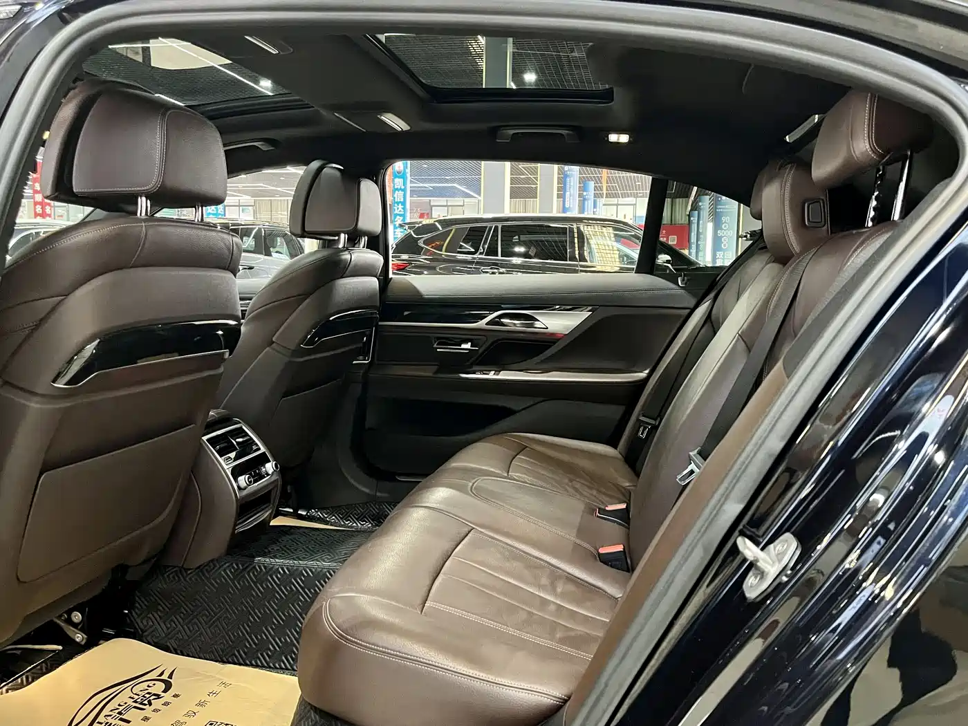 BMW 7 Series 2018 730Li Leading Type M Sport Package фото 15