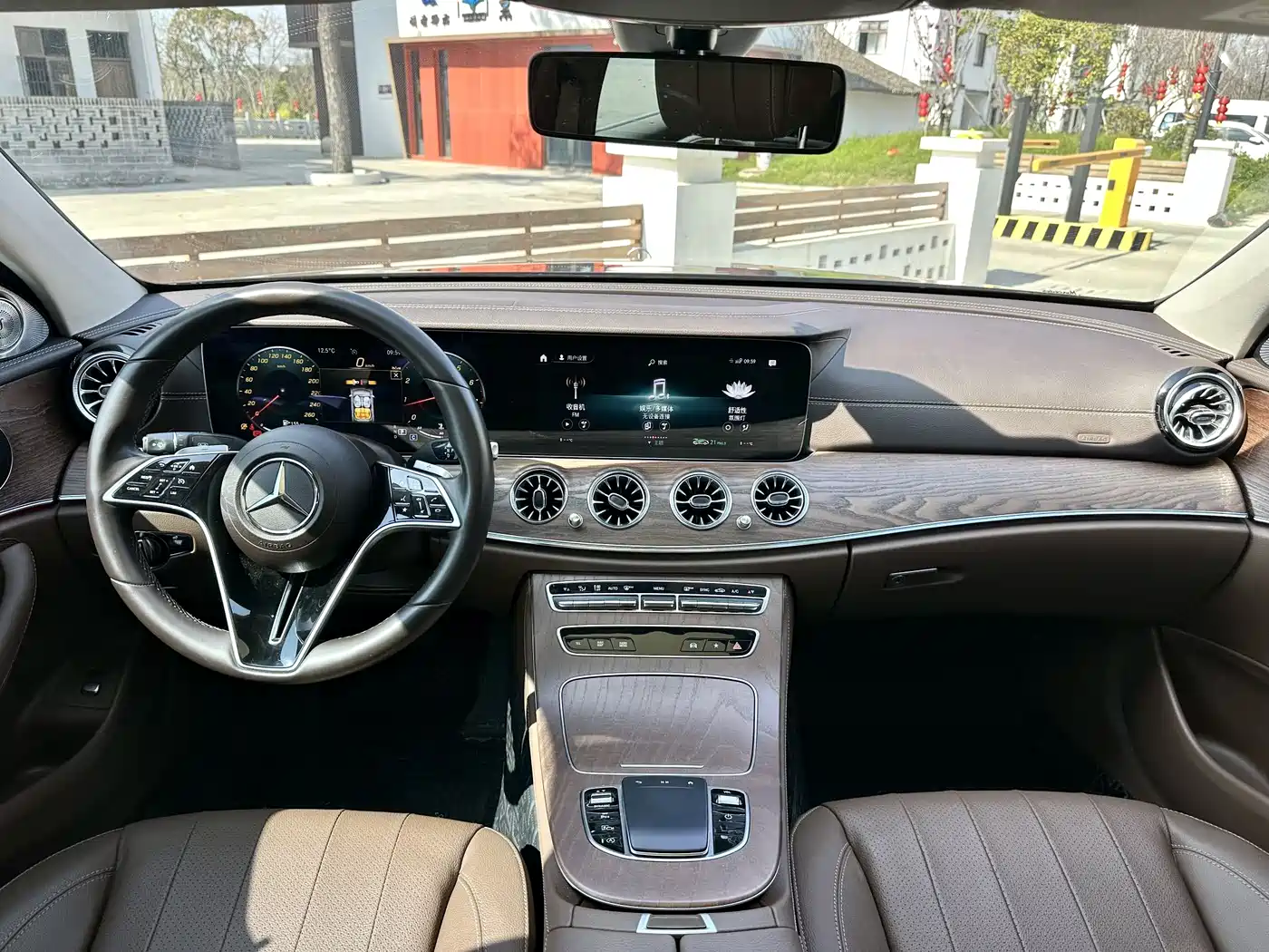 Mercedes-Benz E-Class 2023 E 300 L Fashion фото 6