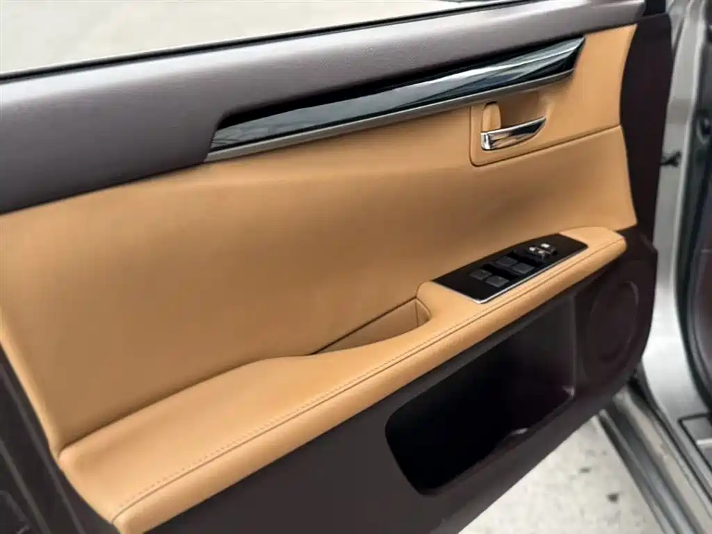 Lexus ES 2015 300h Comfort Edition фото 8