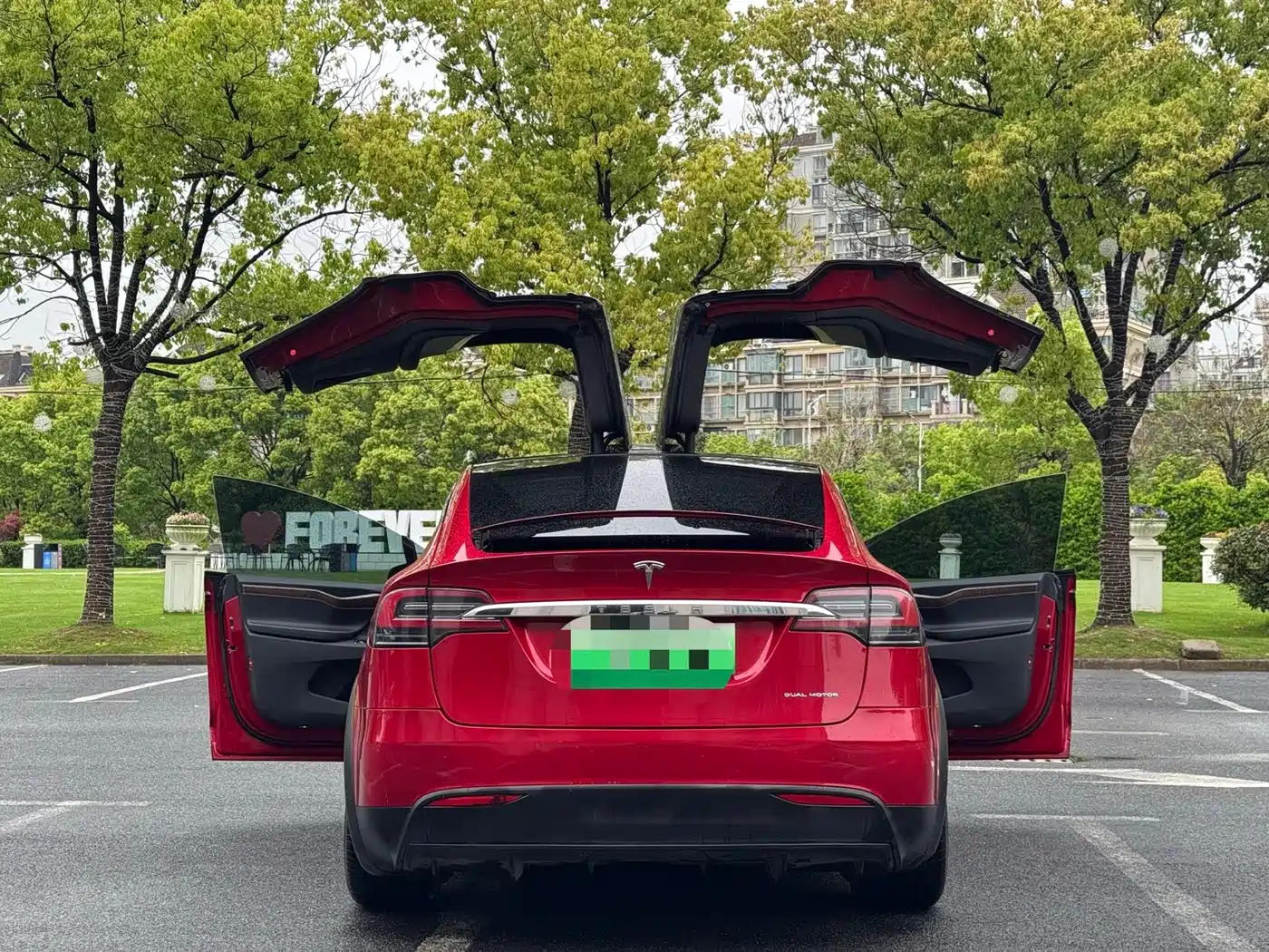 TESLA MODEL X
