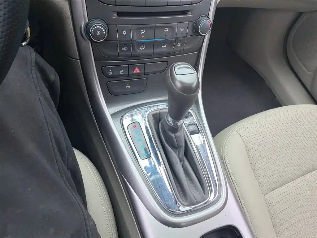 Chevrolet Malibu 2014 2.0L Automatic Comfort фото 14