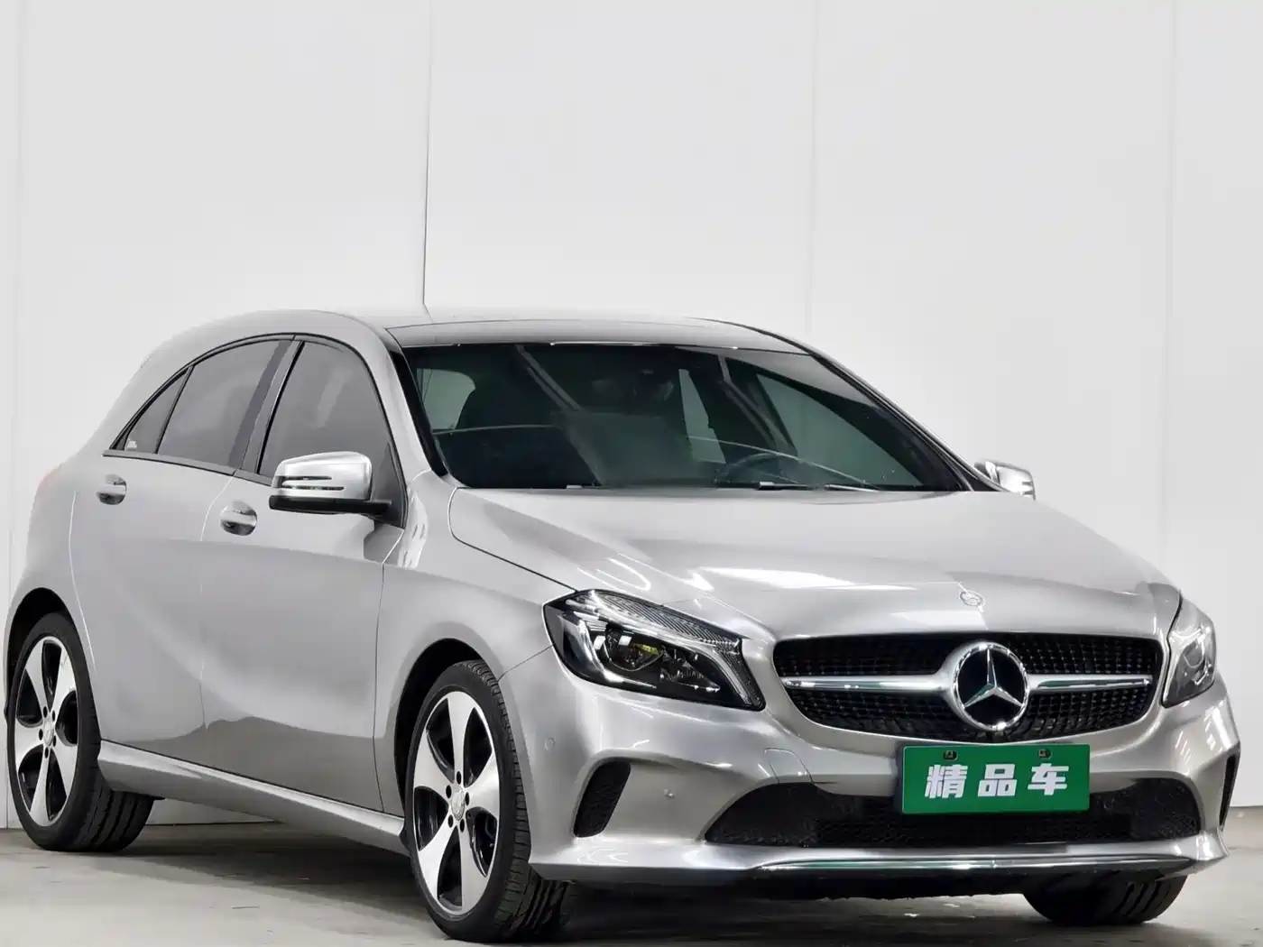 Mercedes-Benz A-Class (Import) 2017 A 200 Fashion Edition фото 3