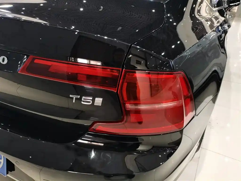 Фото 24 - Volvo S90
