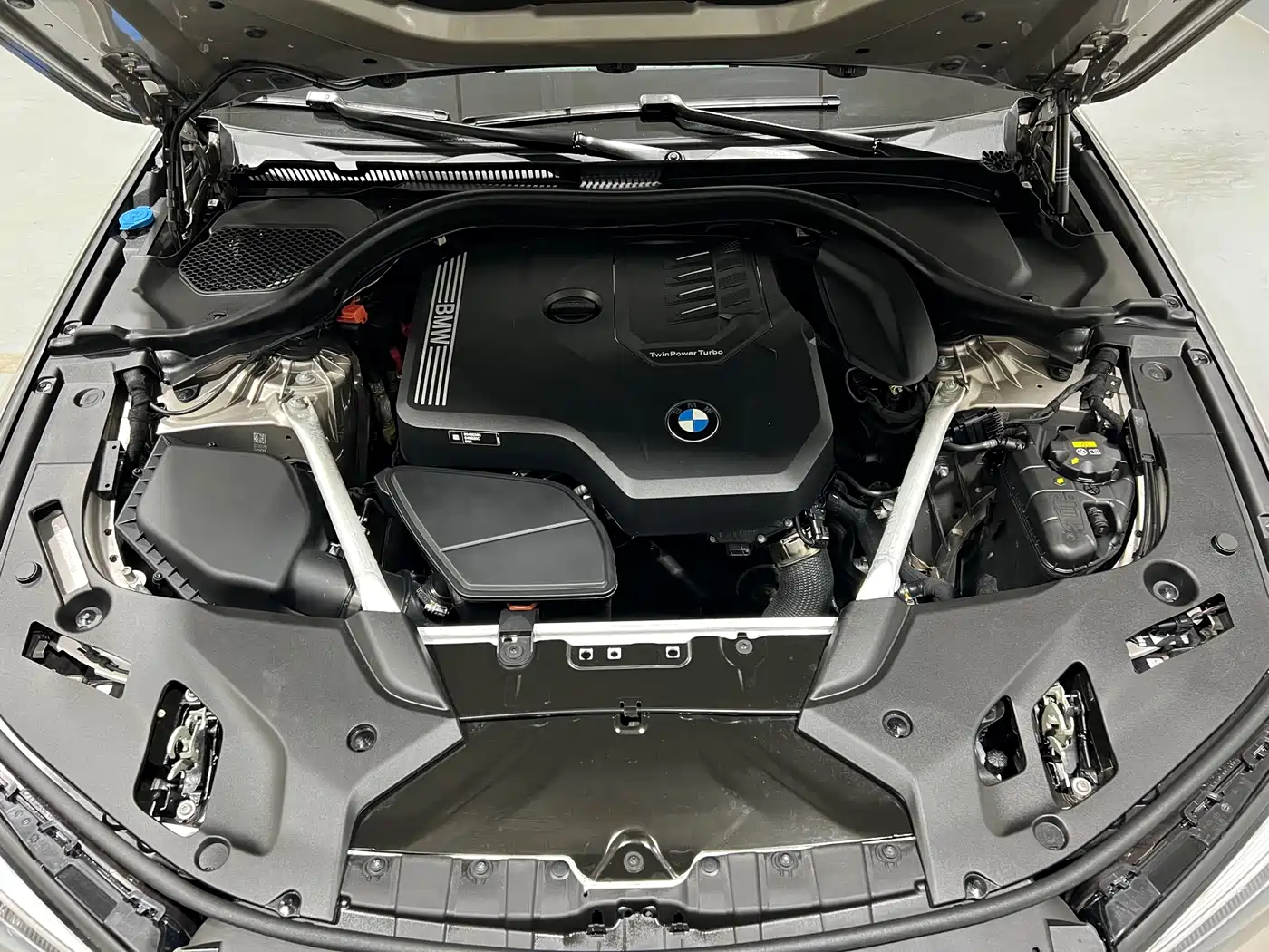 BMW 5 Series 2022 525Li M Sport Package фото 11
