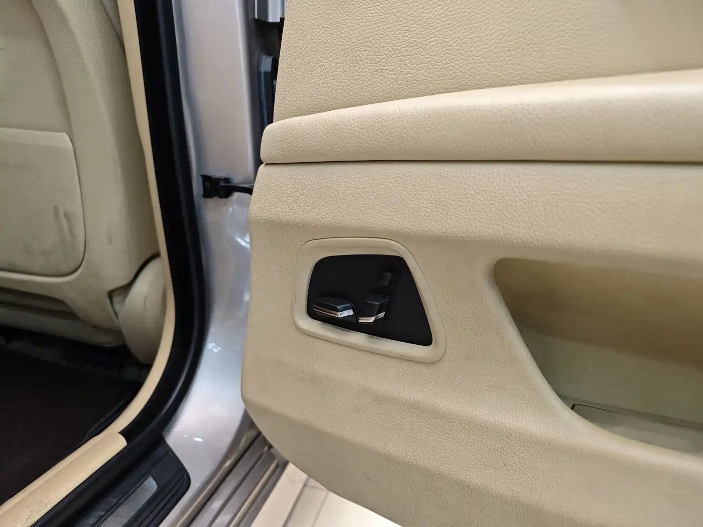 BMW 5 Series 2014 520Li Elegance фото 31