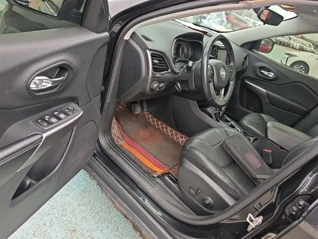 Jeep Cherokee 2019 2019 2.0T 2WD Smart Edition China V
