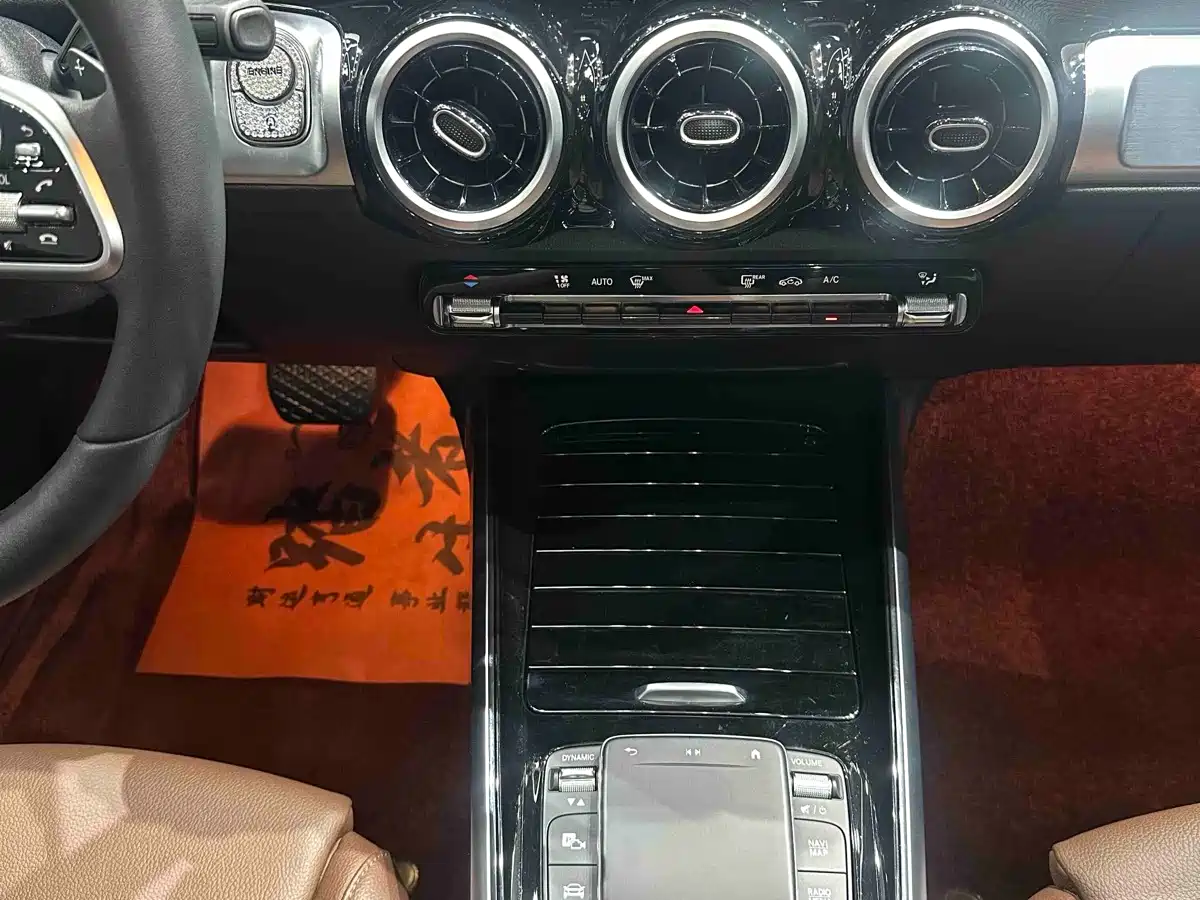 Фото 21 - Mercedes-Benz GLB