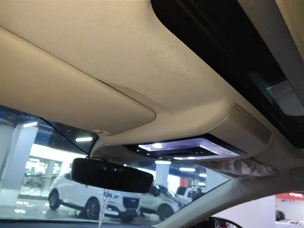 Volkswagen Passat 2023 Facelift 330TSI Luxury Edition фото 18