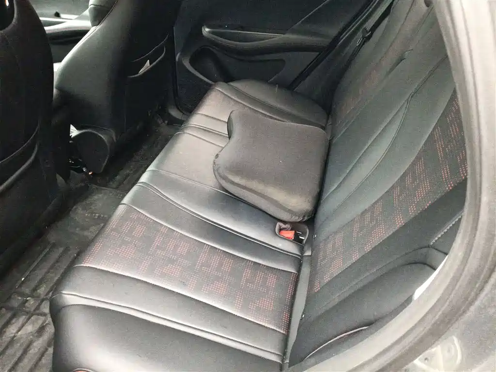BYD E2