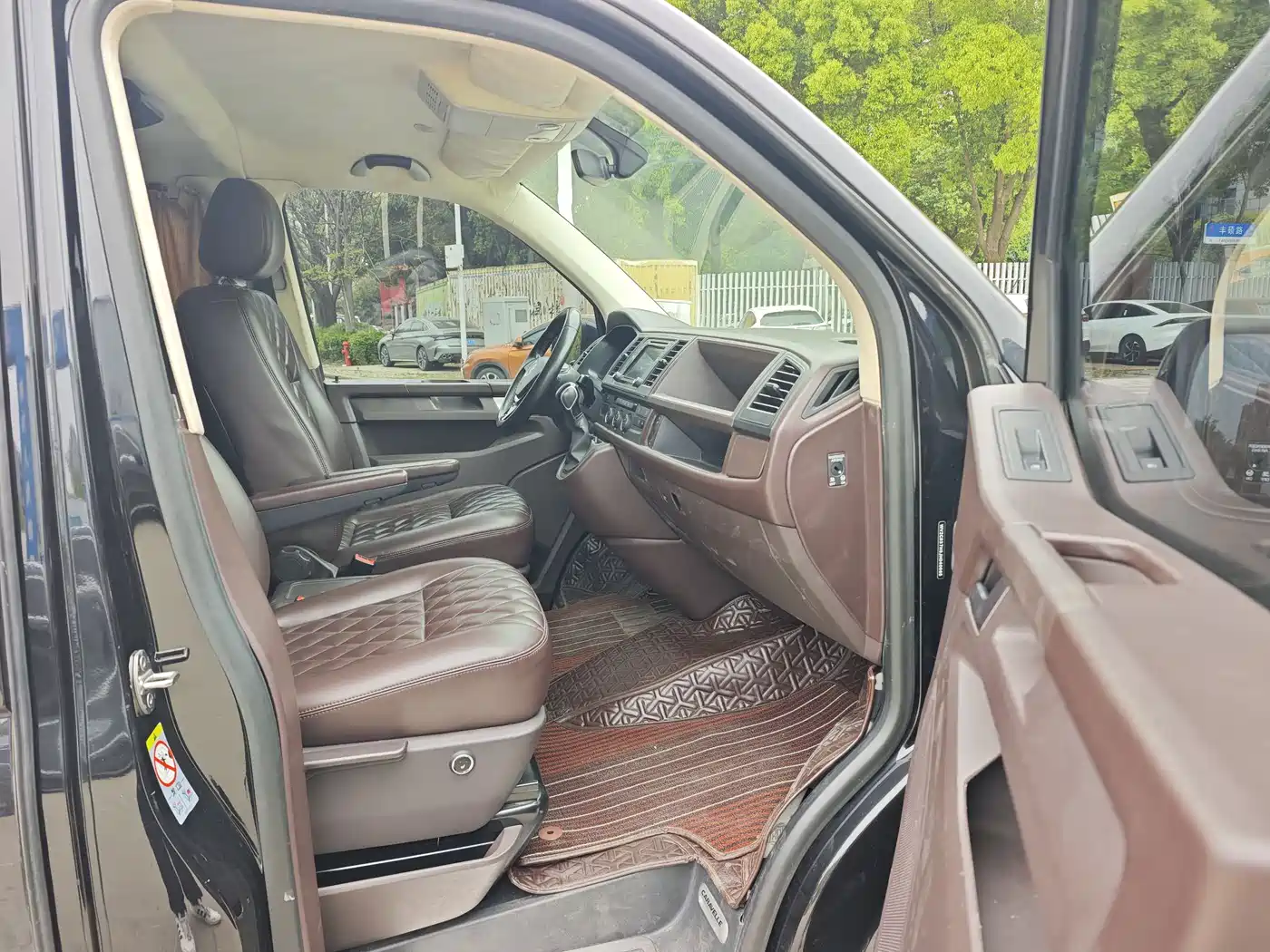 Volkswagen Caravelle 2018 2.0TSI 4WD Luxury Edition 7-Seater фото 8