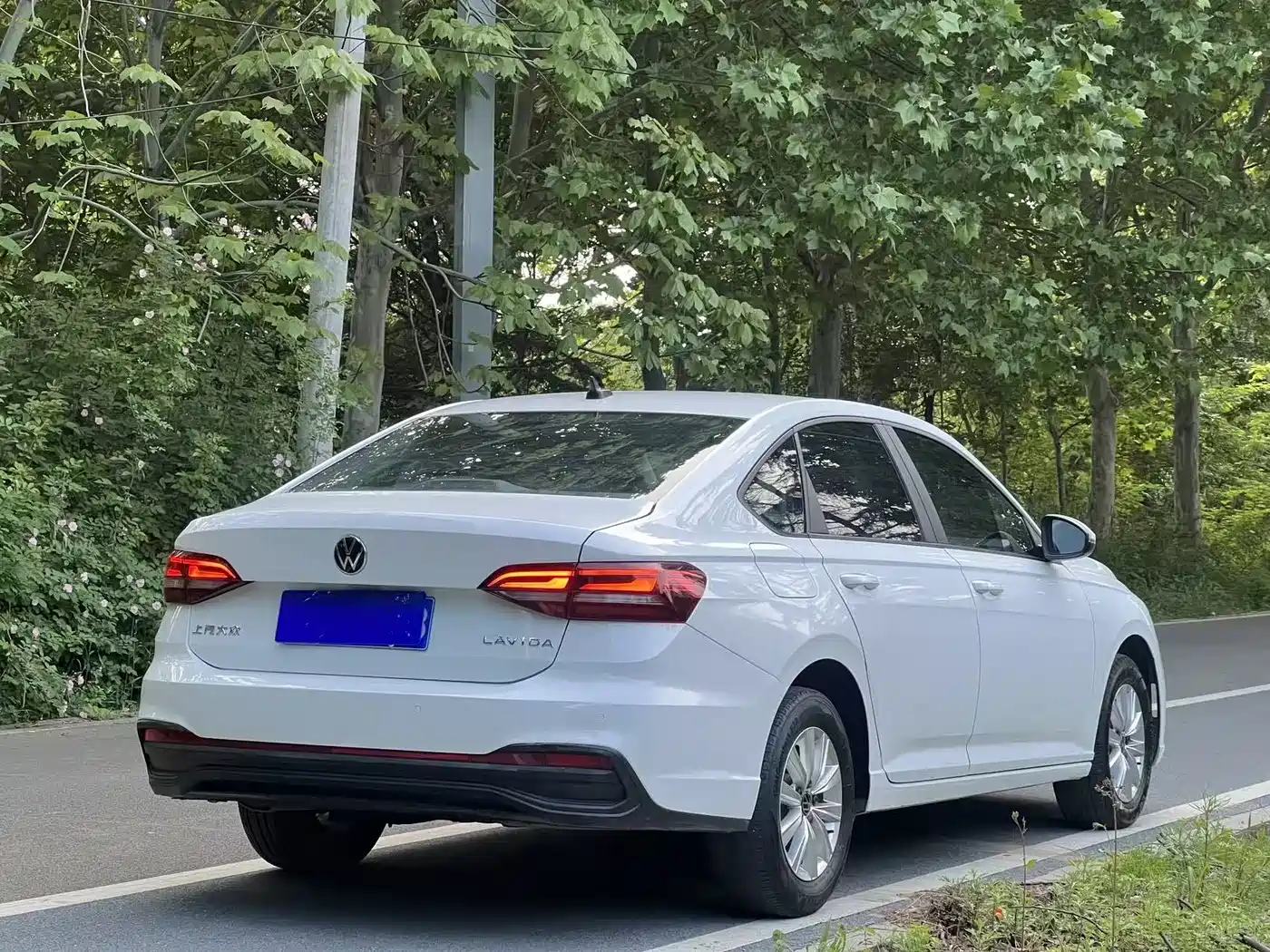 Volkswagen Lavida 2023 1.5L Auto Five Million Edition фото 9