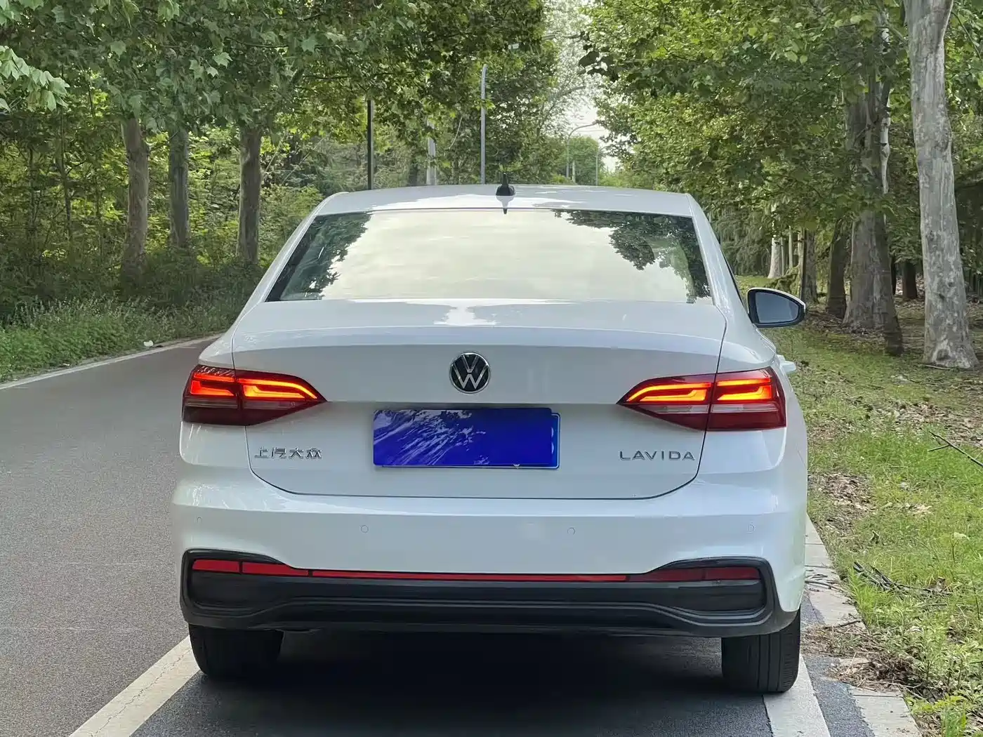 Volkswagen Lavida 2023 1.5L Auto Five Million Edition фото 8