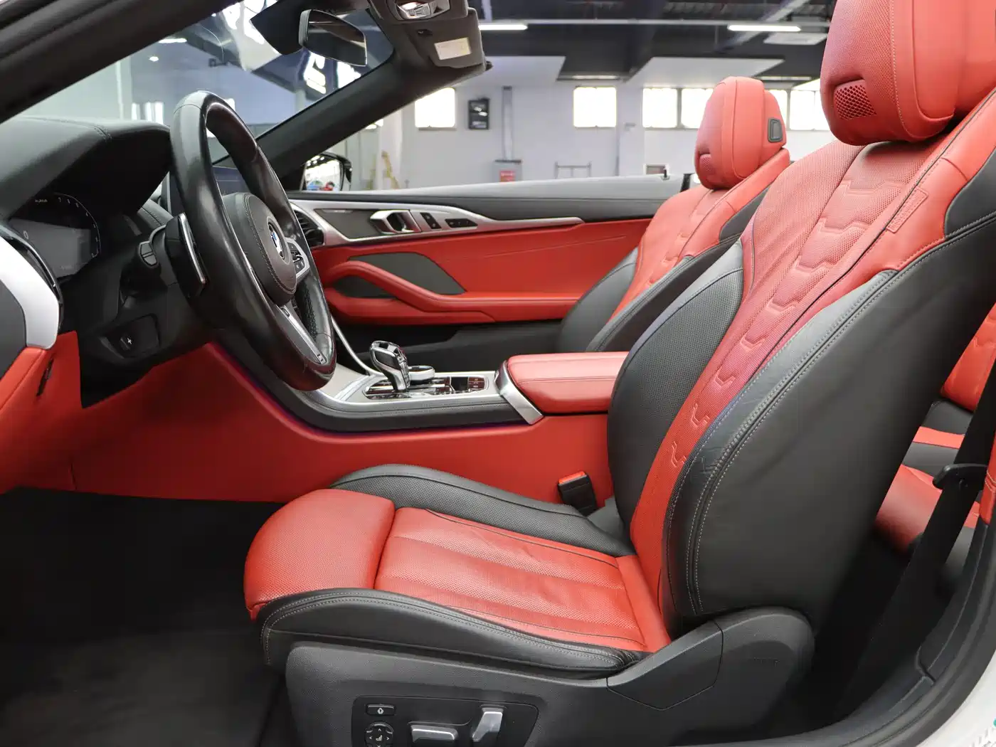 BMW 8 Series 2019 840i Convertible M Sport фото 22