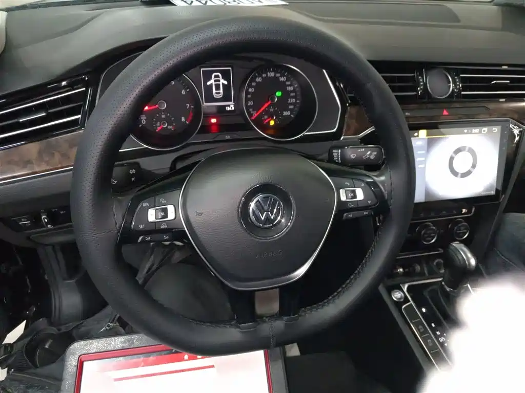 Volkswagen Magotan 2018 330TSI DSG Luxury фото 3