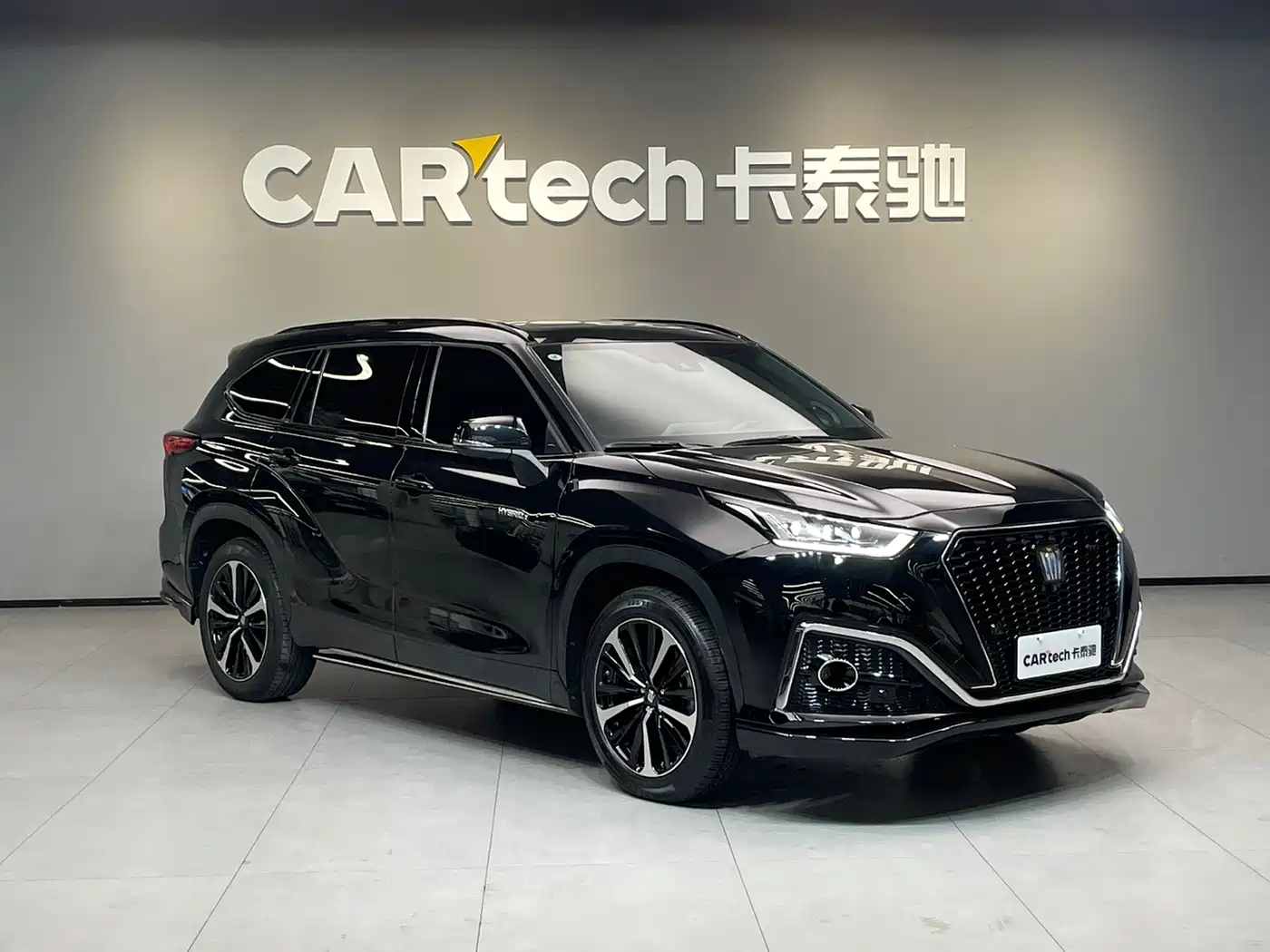 Toyota Crown Kluger 2021 2.5L HEV AWD Flagship Edition фото 3
