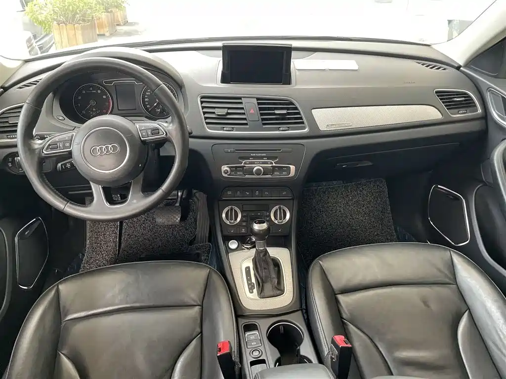 Audi Q3 2013 40 TFSI quattro Luxury Model фото 6