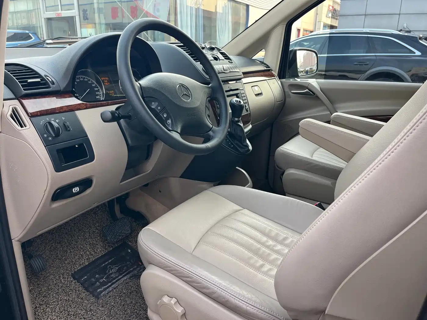 Mercedes-Benz Viano 2013 3.0L Comfort Edition фото 4