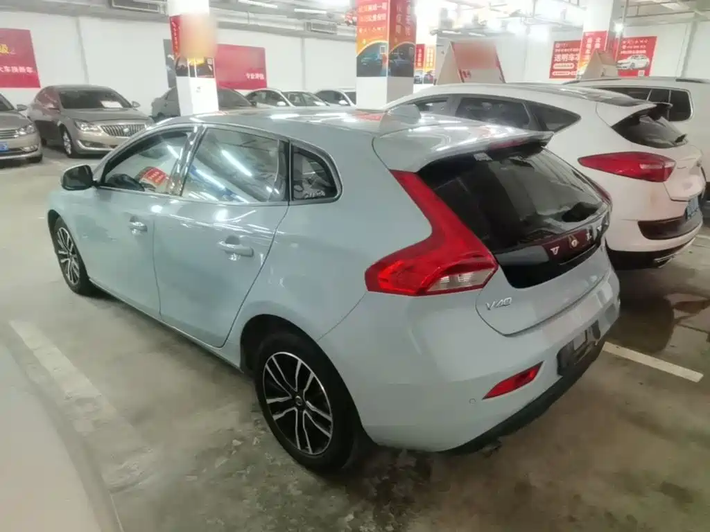 Фото 5 - Volvo V40