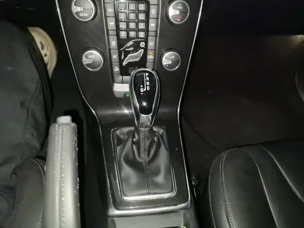 Фото 14 - Volvo V40
