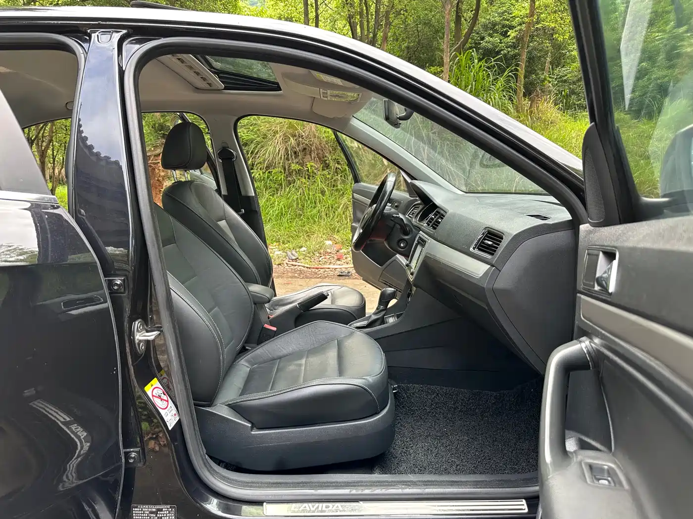 Volkswagen Lavida 2015 1.6L Automatic Comfort Edition фото 14