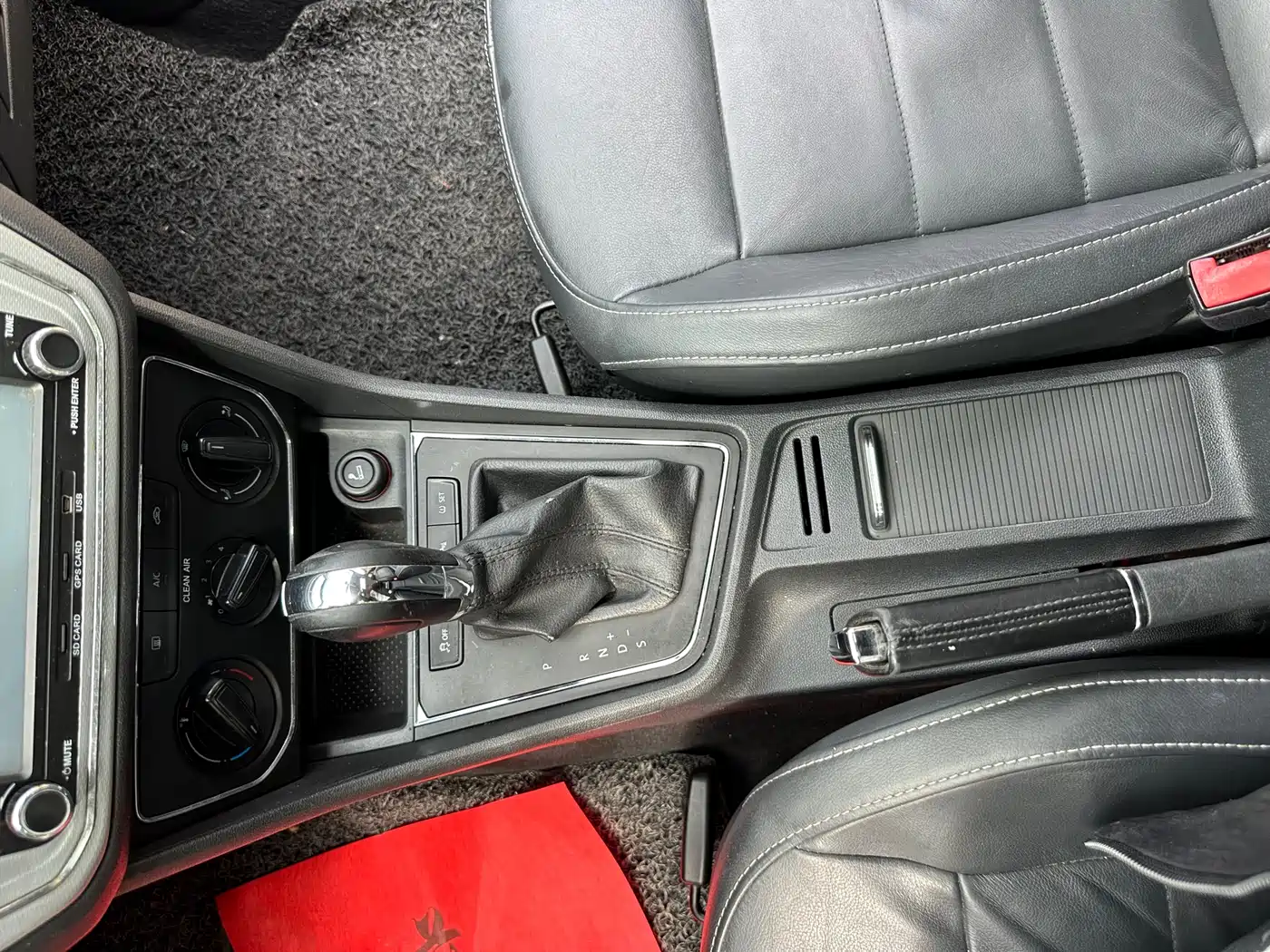 Volkswagen Lavida 2015 1.6L Automatic Comfort Edition фото 19