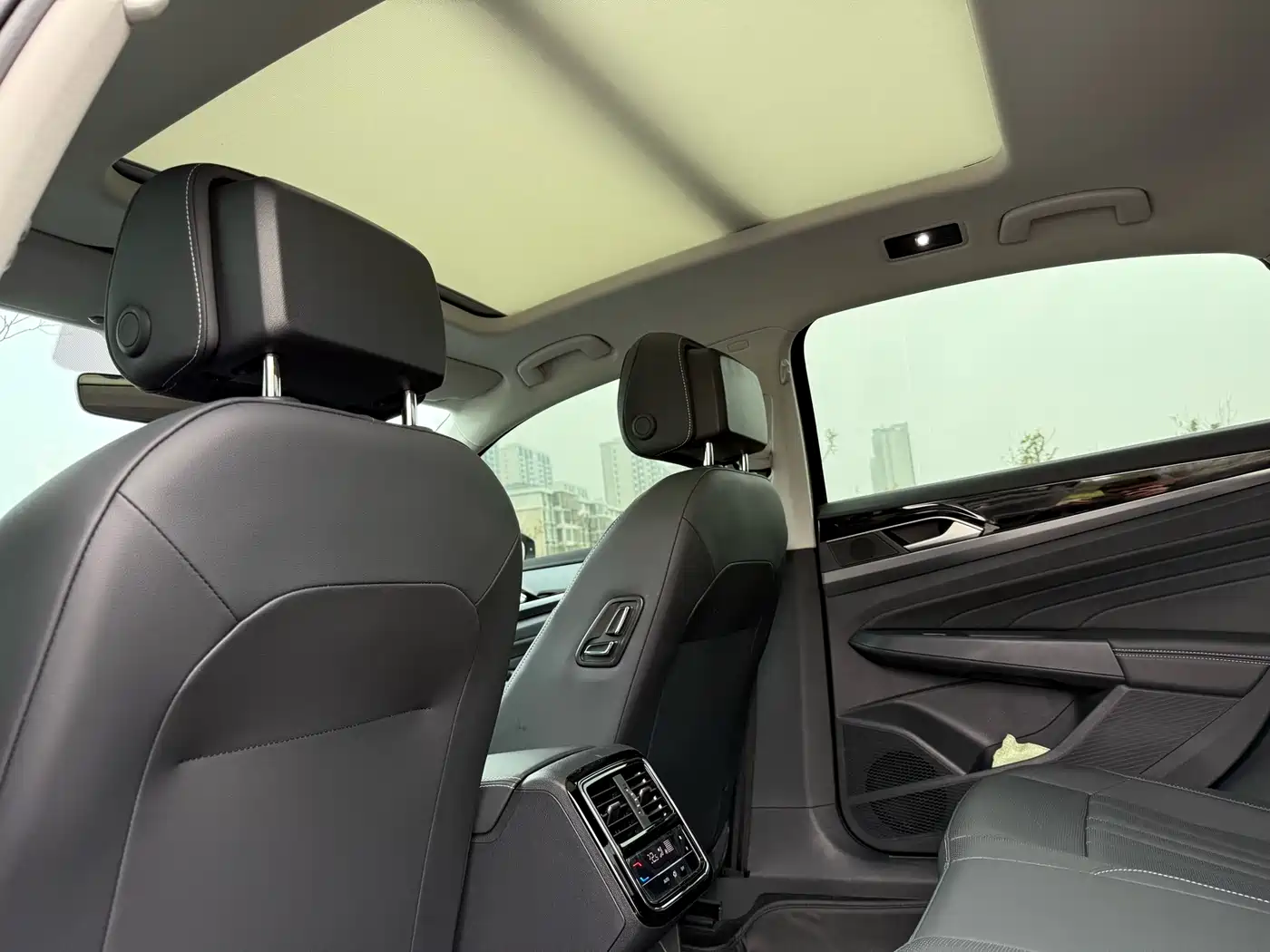 Volkswagen Passat 2025 Outstanding 380TSI Dragon Soaring Edition фото 10