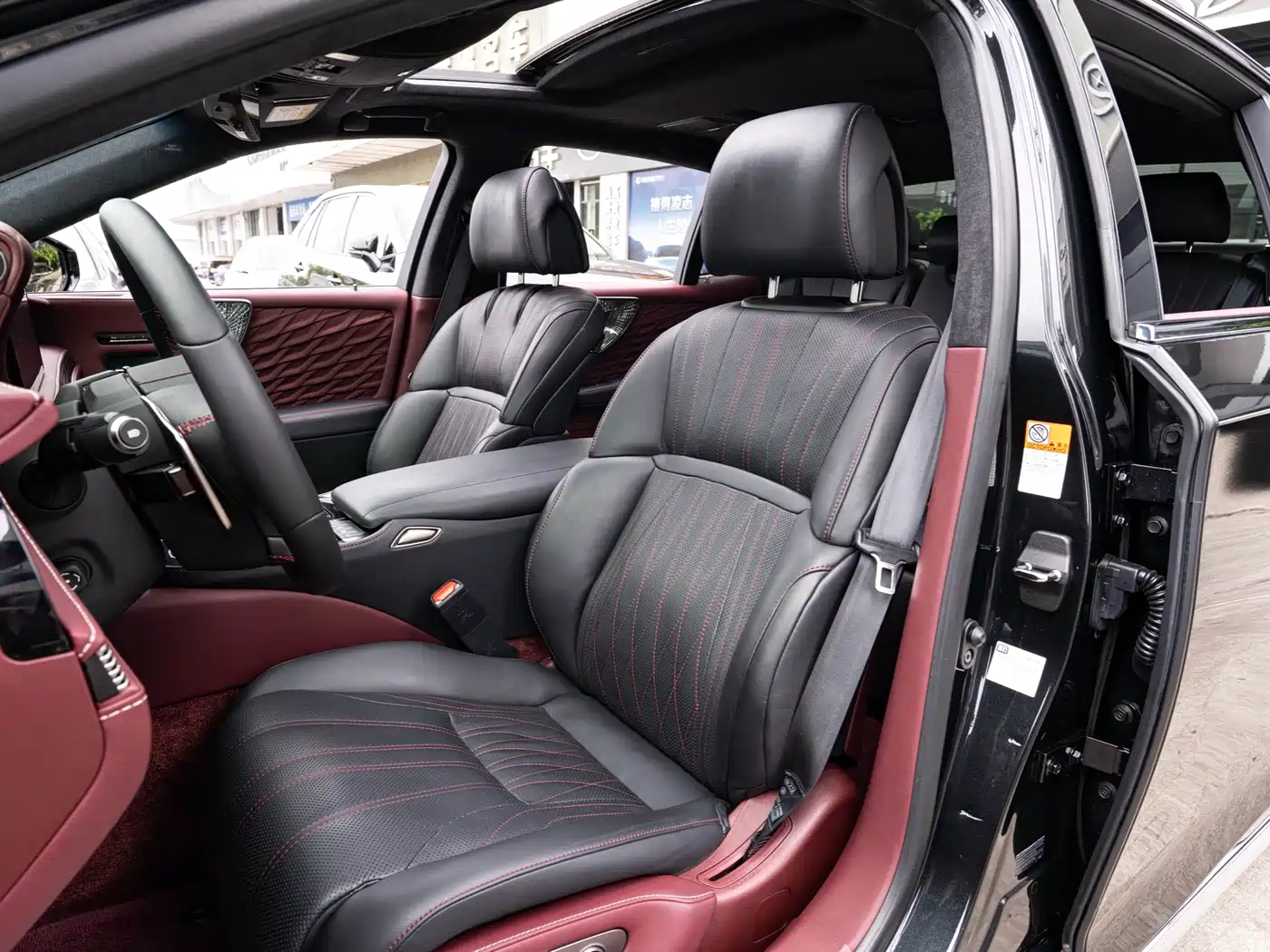 Lexus LS 2021 500h Executive Edition фото 11