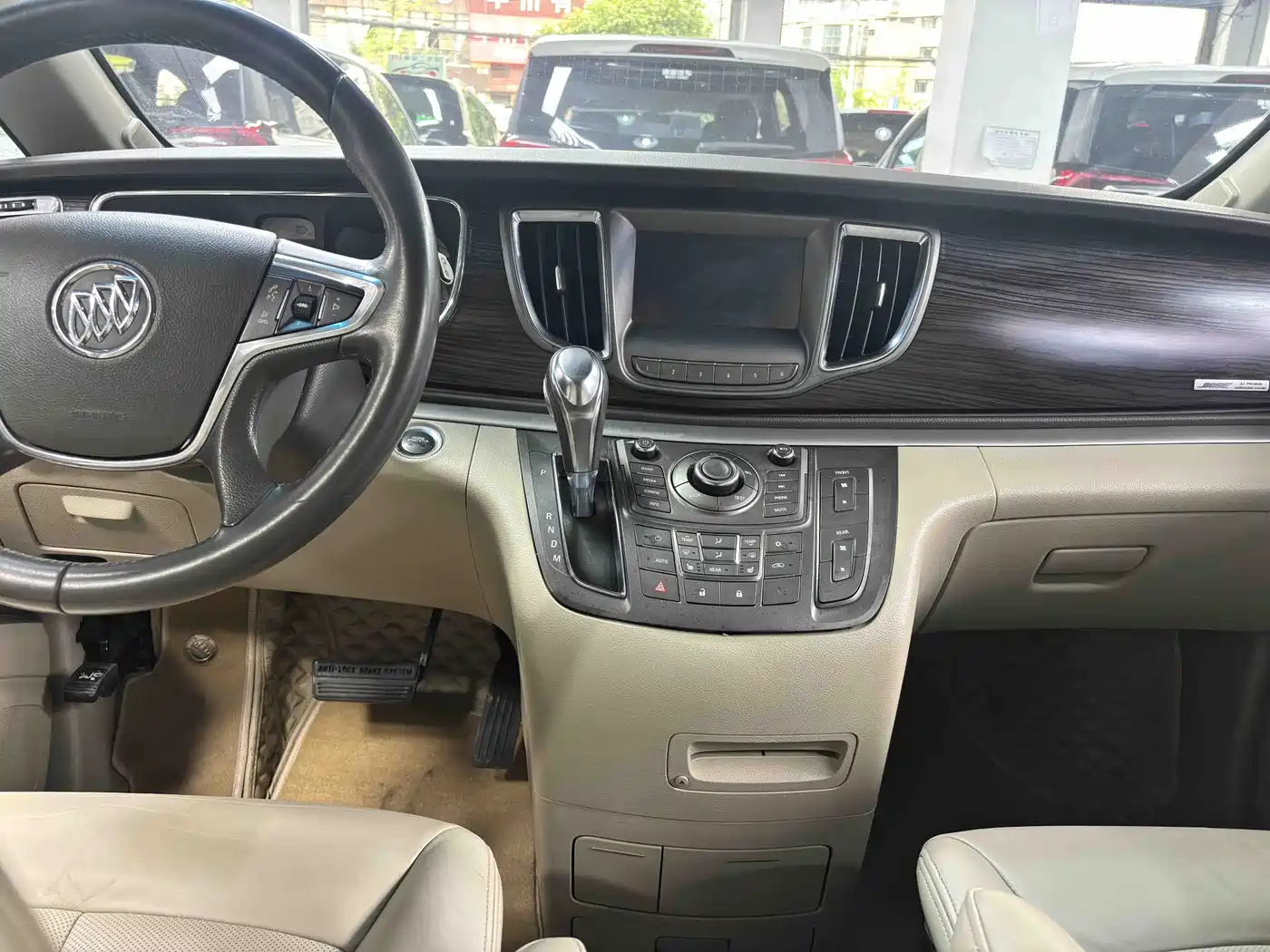 Buick GL8 2014 2.4L CT Luxury Business Comfort фото 5