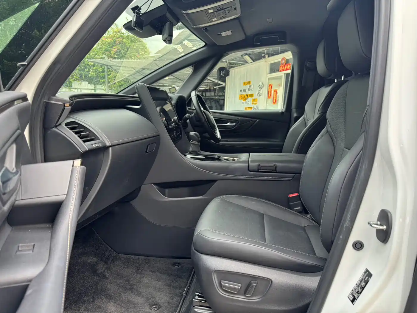 Toyota Alphard фото 4