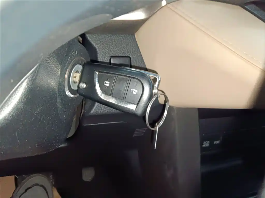 Toyota RAV4 Rongfang 2013 2.0L CVT 2WD Urban фото 17