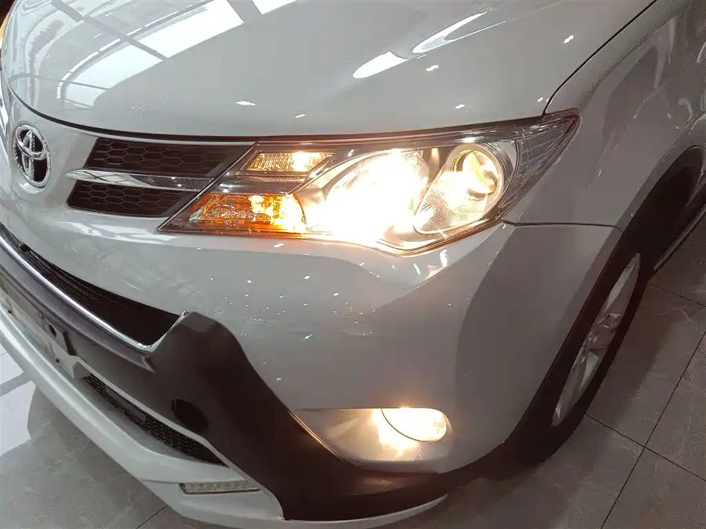 Toyota RAV4 Rongfang 2013 2.0L CVT 2WD Urban фото 18
