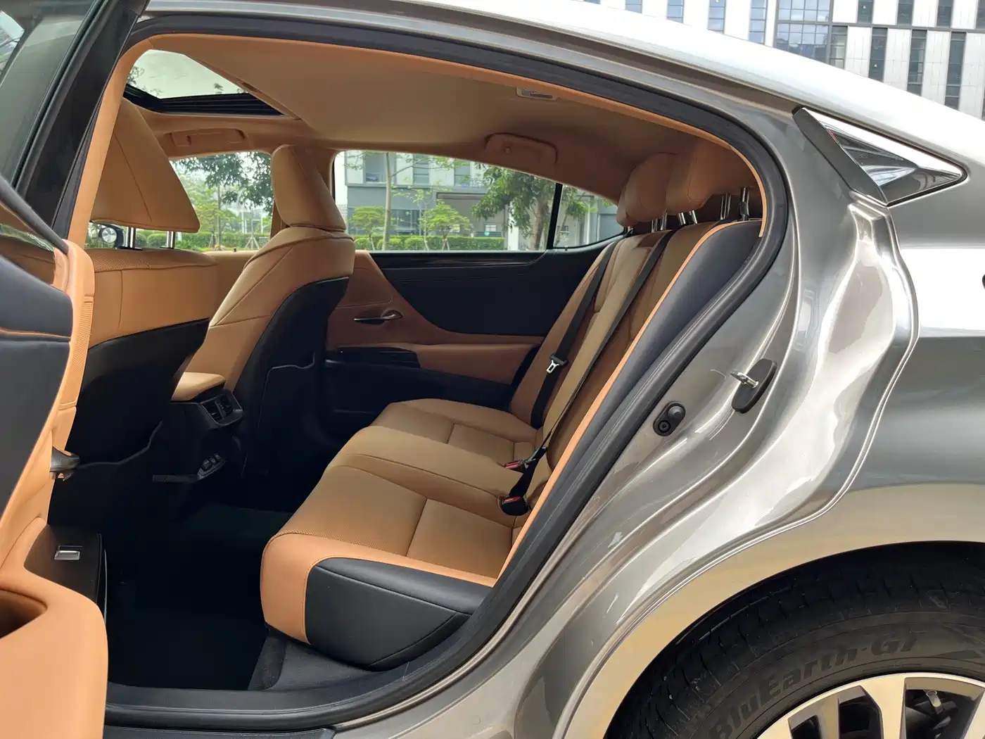 Lexus ES 2023 200 Excellence Edition фото 9
