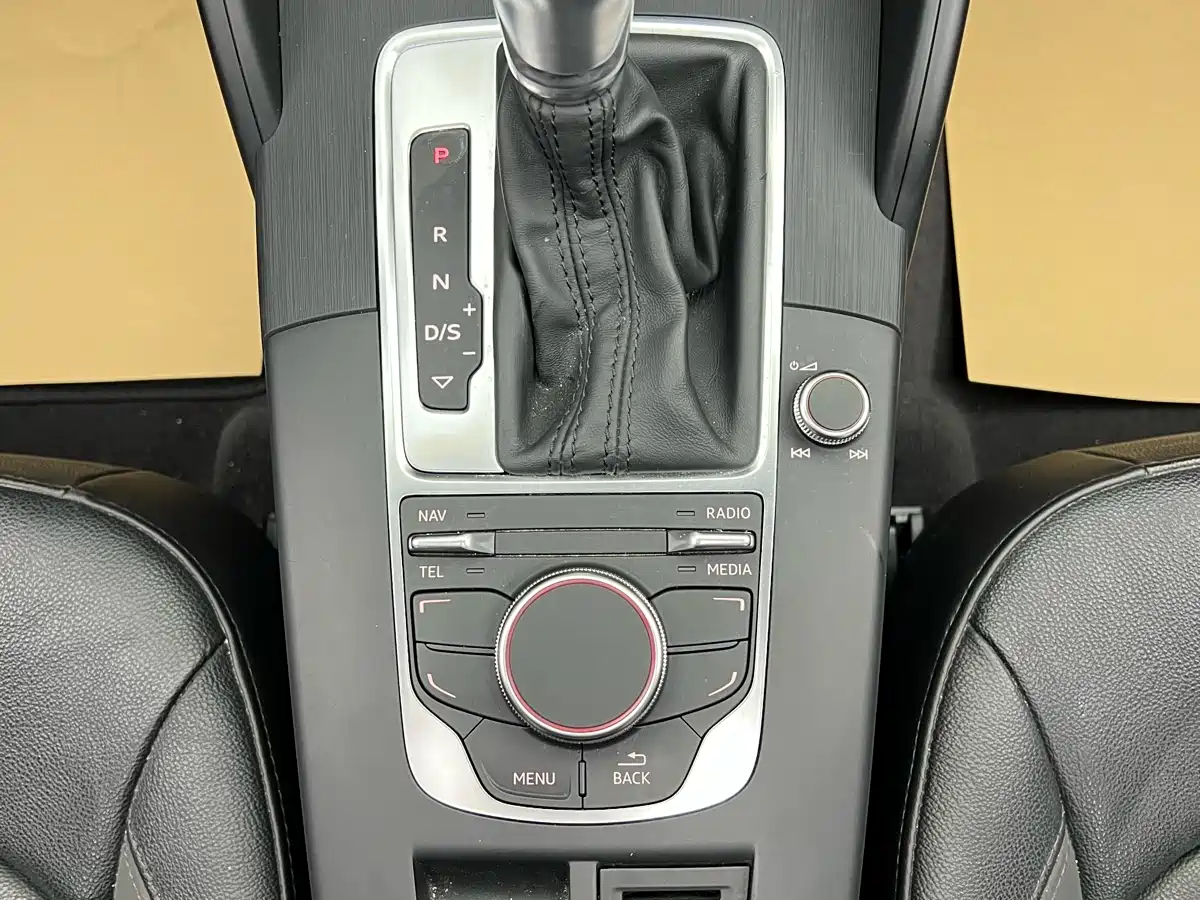 Audi A3 2015 Sportback 40 TFSI Automatic Comfort фото 13