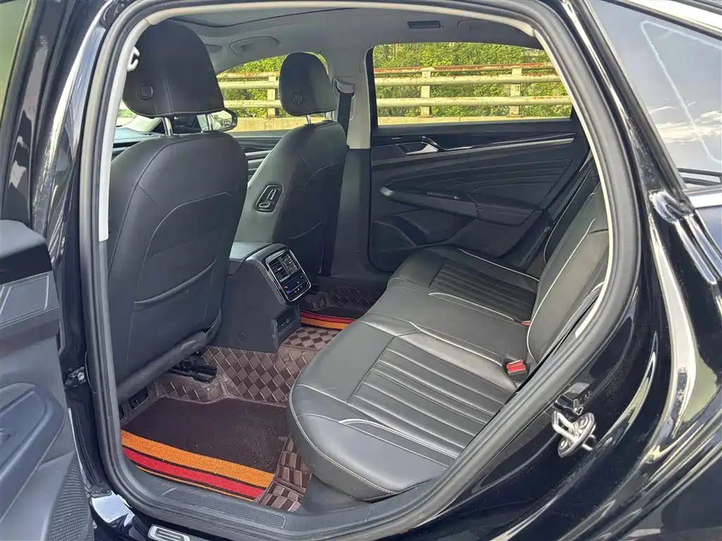 Volkswagen Passat 2023 330TSI Starlight Elite Edition фото 6