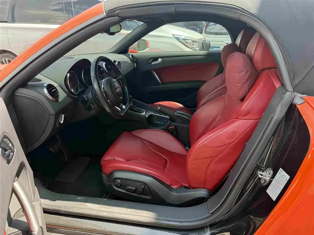 Фото 2 - Audi TT