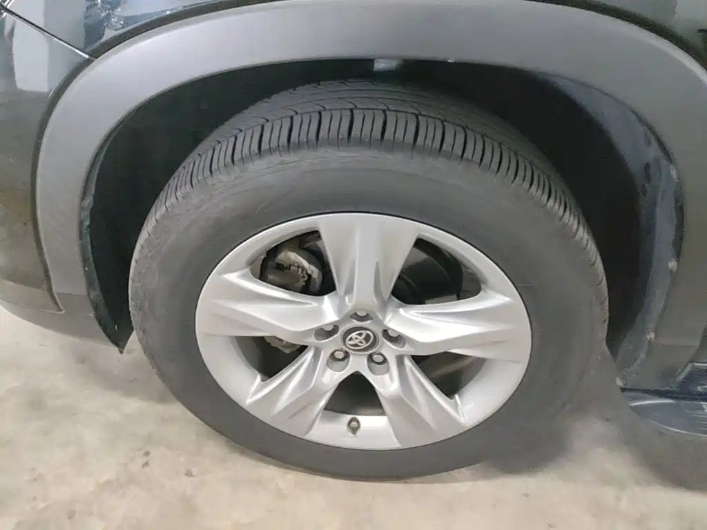 Photo 23 - Toyota Highlander