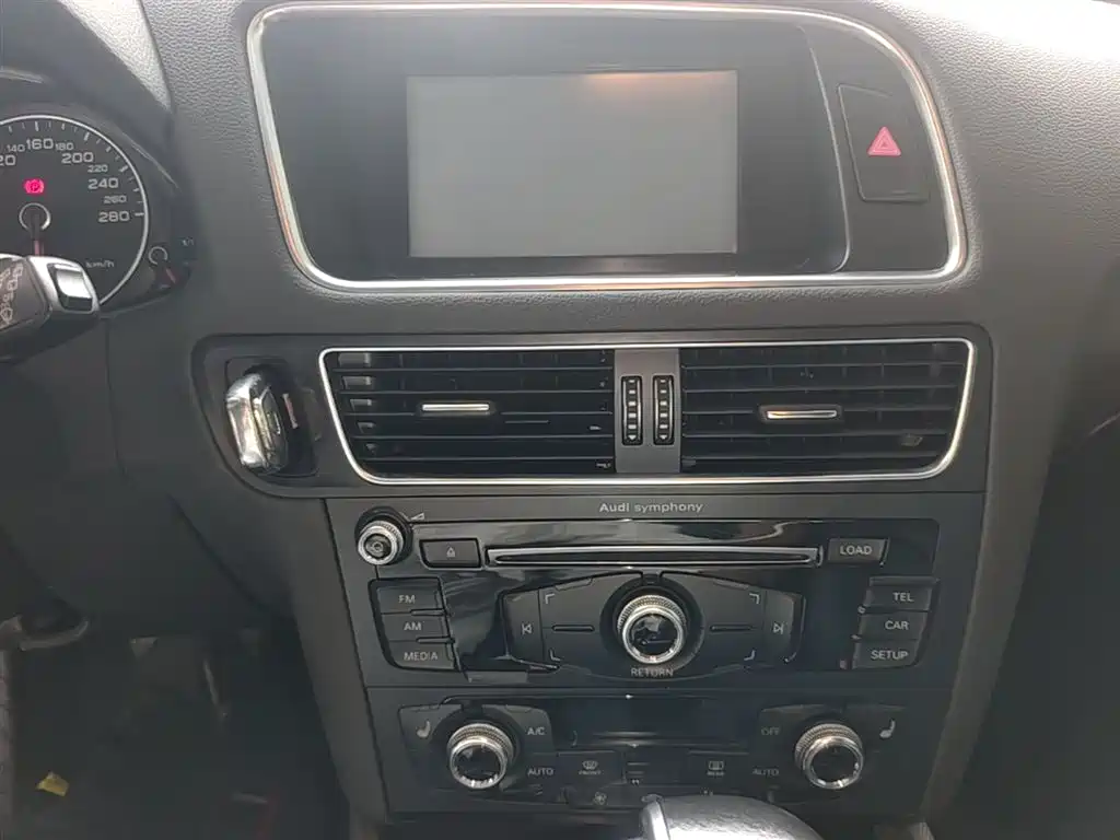 Audi Q5 2015 40 TFSI Technology фото 13