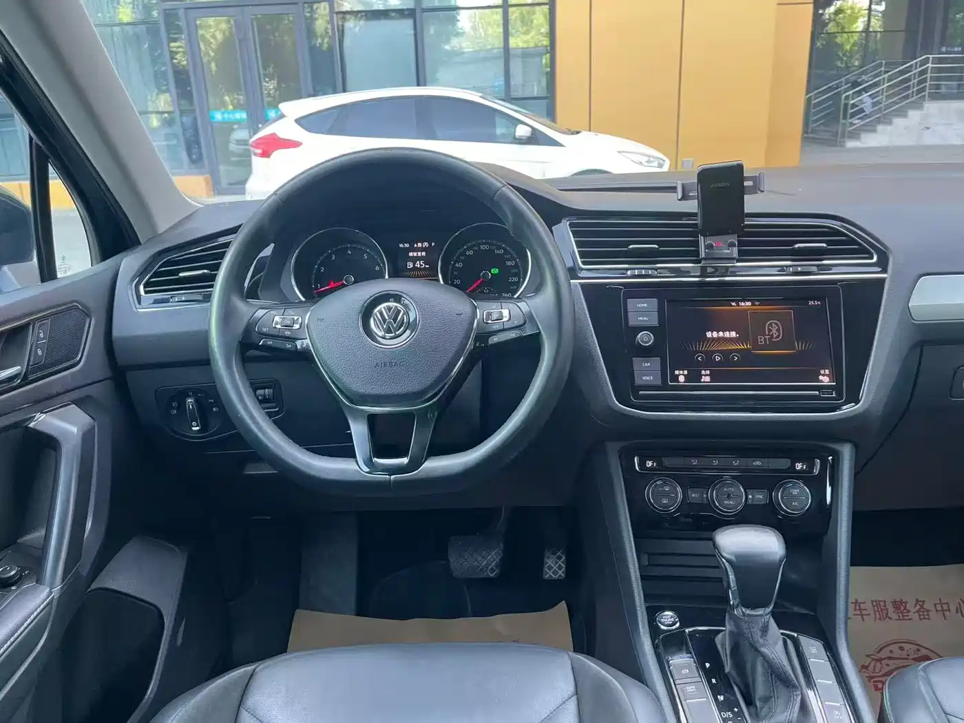 Volkswagen Tiguan L 2018 Facelift 330TSI Automatic 2WD Comfort Edition фото 10