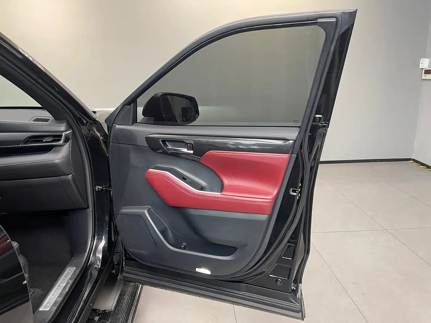 Toyota Crown Kluger 2021 2.5L HEV AWD Flagship Edition фото 28