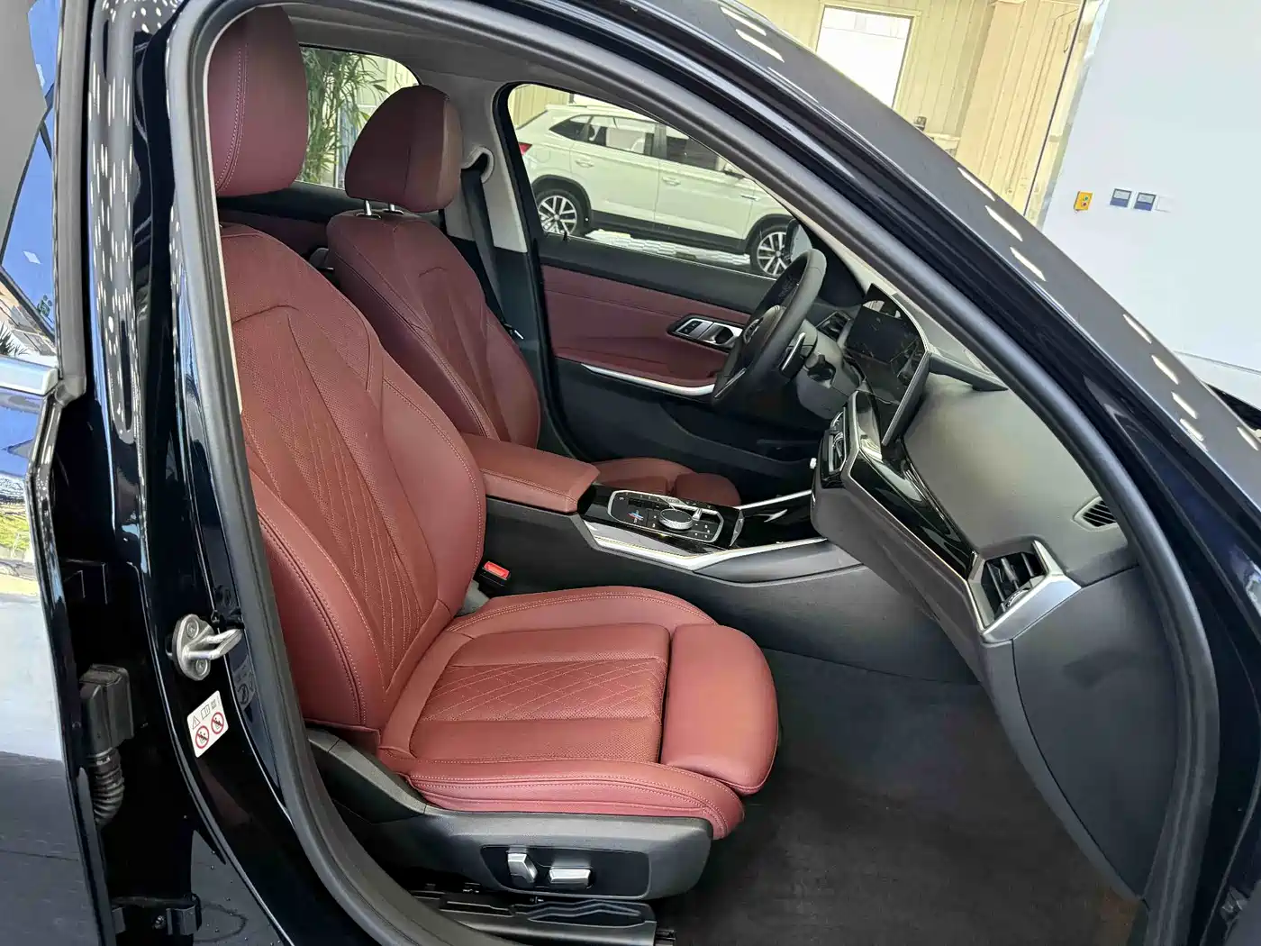 BMW 3 Series 2023 320Li M Sport Package фото 22