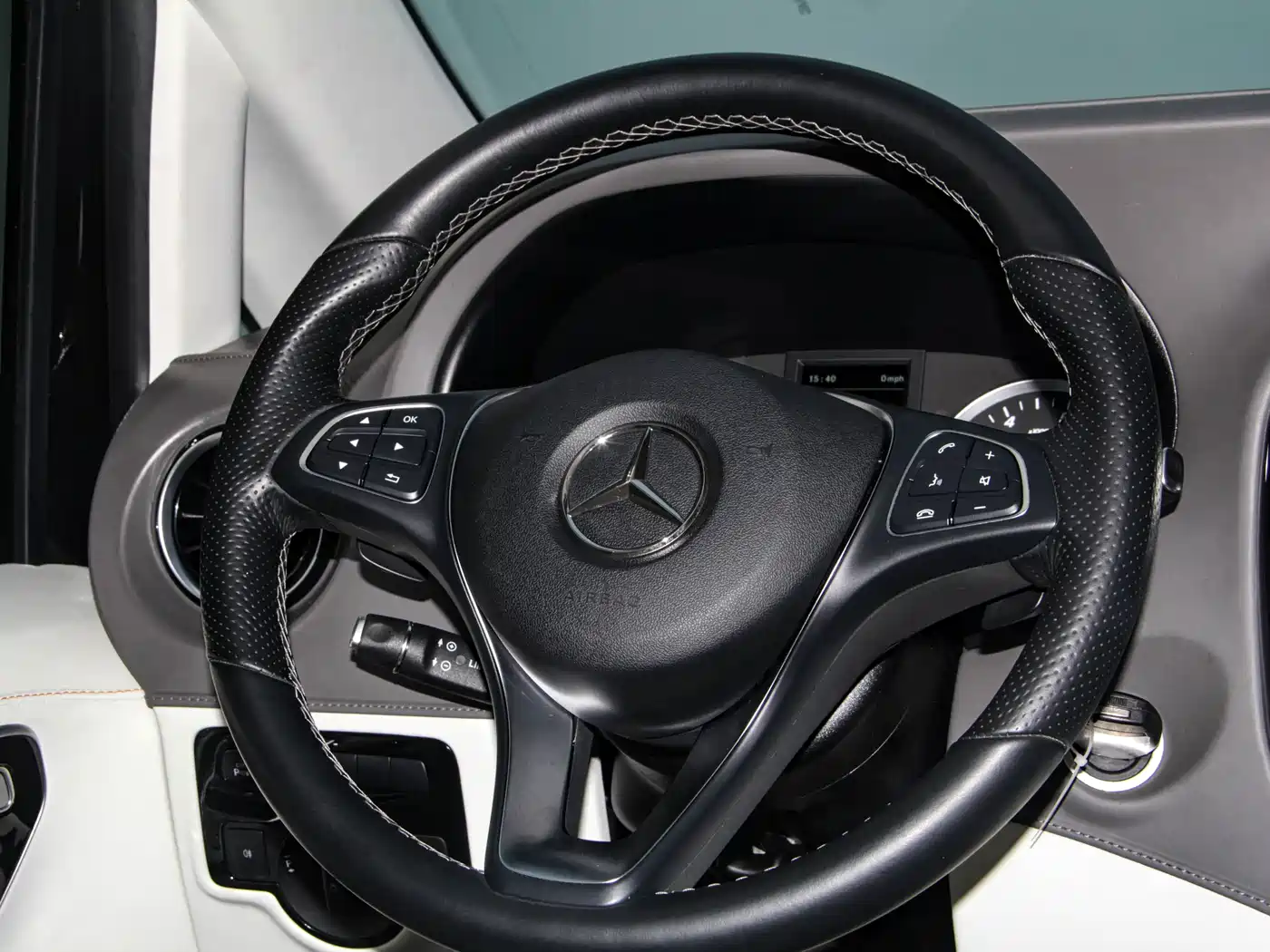 Mercedes-Benz Vito 2023 2.0T Business 7-Seater фото 3