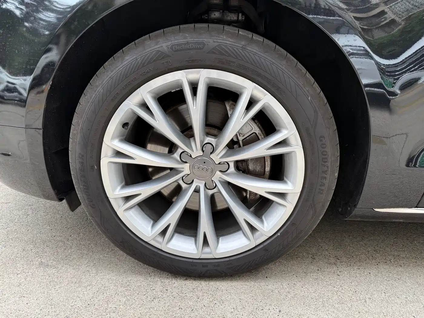 Audi A8 2011 2011 A8L 3.0 TFSI quattro Luxury (213kW)