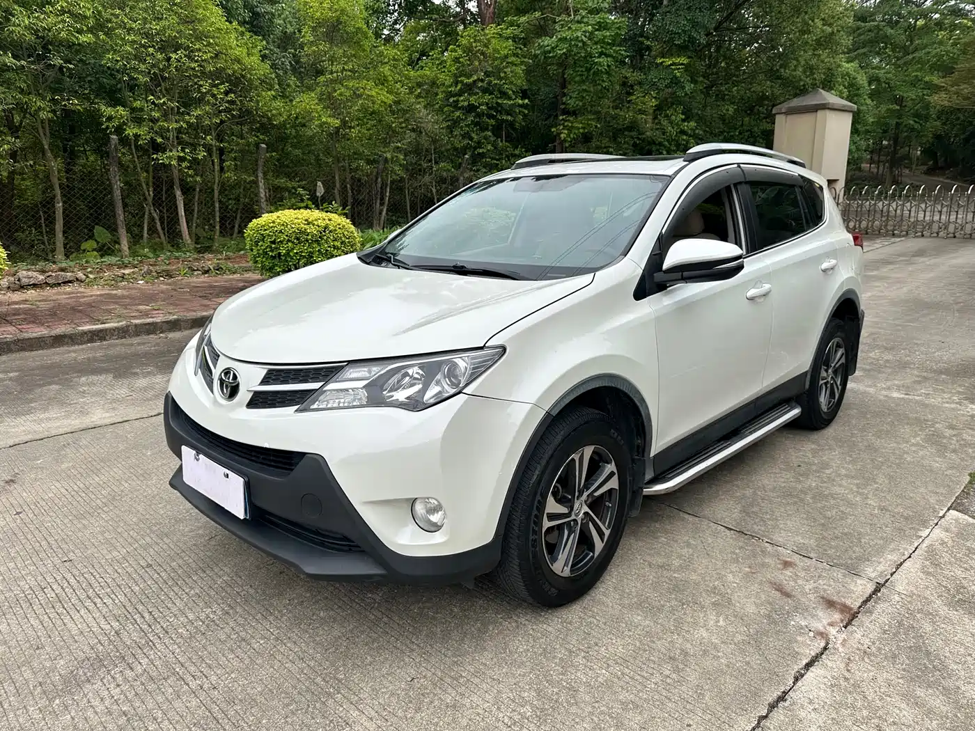 Toyota RAV4 Rongfang 2015 2.0L CVT 2WD Trend Edition